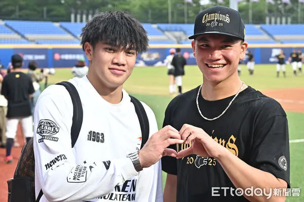 ▲▼2025第十三屆中信盃黑豹旗全國高中棒球大賽，平鎮學長林維恩(左)與吳丞顥。（圖／記者李毓康攝）
