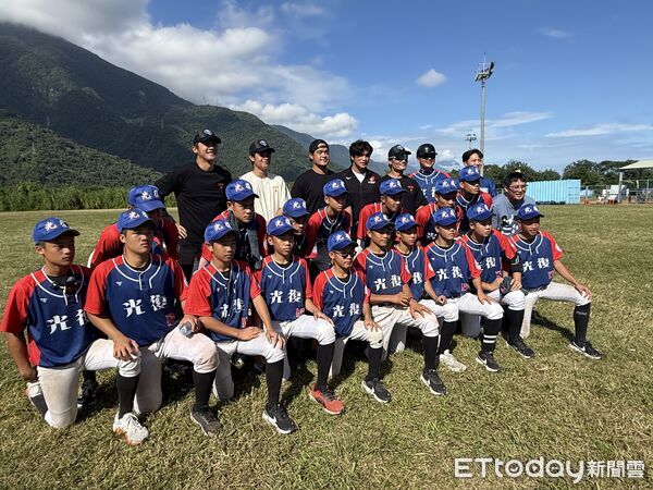 ▲光復國中，王勝偉與高聖凱。（圖／記者楊舒帆攝）