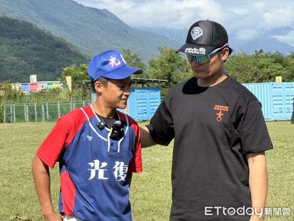 ▲光復國中，王勝偉與高聖凱。（圖／記者楊舒帆攝）