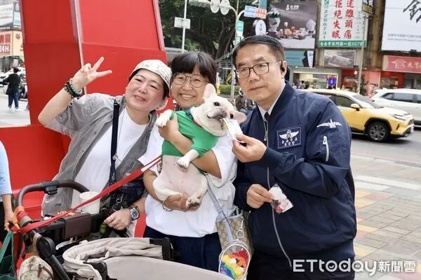 ▲台南購物節攤位設有數位行銷券QR Code，民眾掃碼輕鬆登錄抽獎。（記者林東良翻攝，下同）