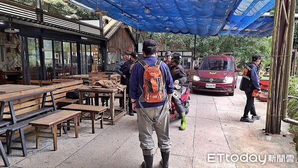 ▲雙溪平林農場員工跌谷失聯 警消今晨尋獲送醫。（圖／記者郭世賢翻攝）