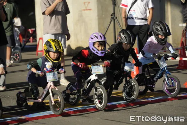 ▲南投市公所於輪動場預定地舉辦滑步車競賽。（圖／南投市公所提供，下同）