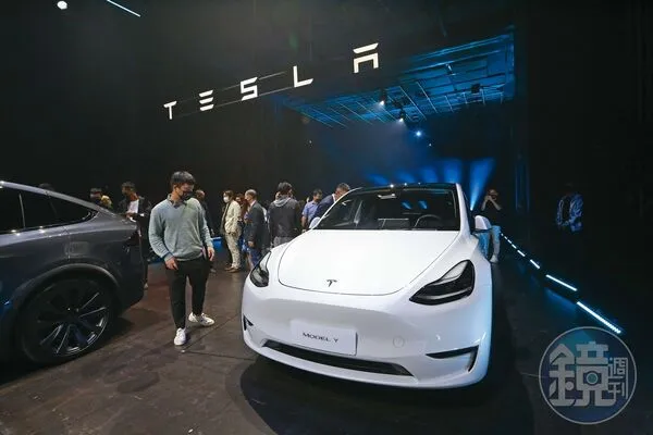 林郁欽名下一輛白色特斯拉被認定為犯罪所得，預定將於12月鑑價、拍賣。圖非當事人車輛。