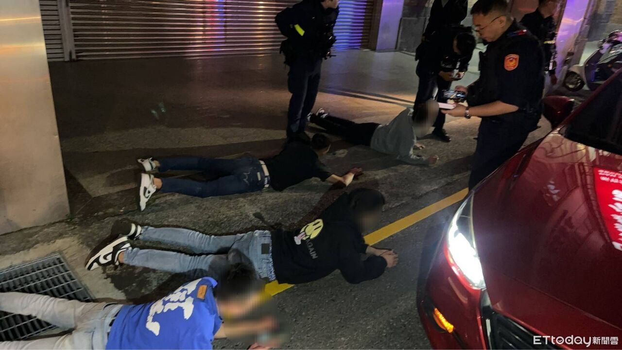 新竹城隍廟爆「砍人械鬥」！17歲男濺血臟器外露　警火速逮8嫌