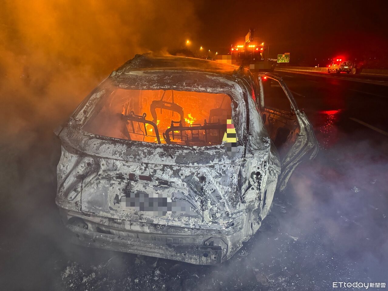 國道離奇車禍!騎士上國道還逆向 對撞轎車起火當場死亡