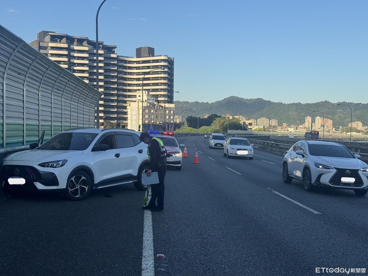 國3北上安坑段休旅車自撞　駕駛一度無呼吸心跳！母幸運無傷