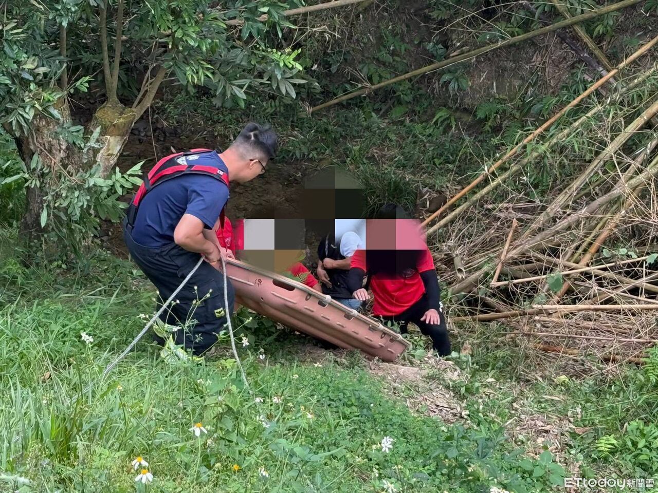 嘉義81歲翁走失一夜!墜果園溪旁驚險獲救 家屬鬆口氣