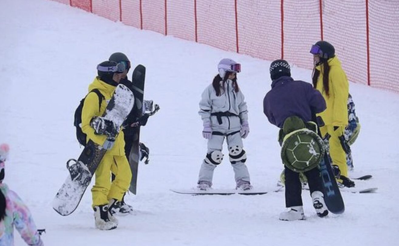 ▲大陸新疆部分地區和吉林推出「冰雪假期」，讓學生族群能放長假盡情享受。（圖／翻攝央視）
