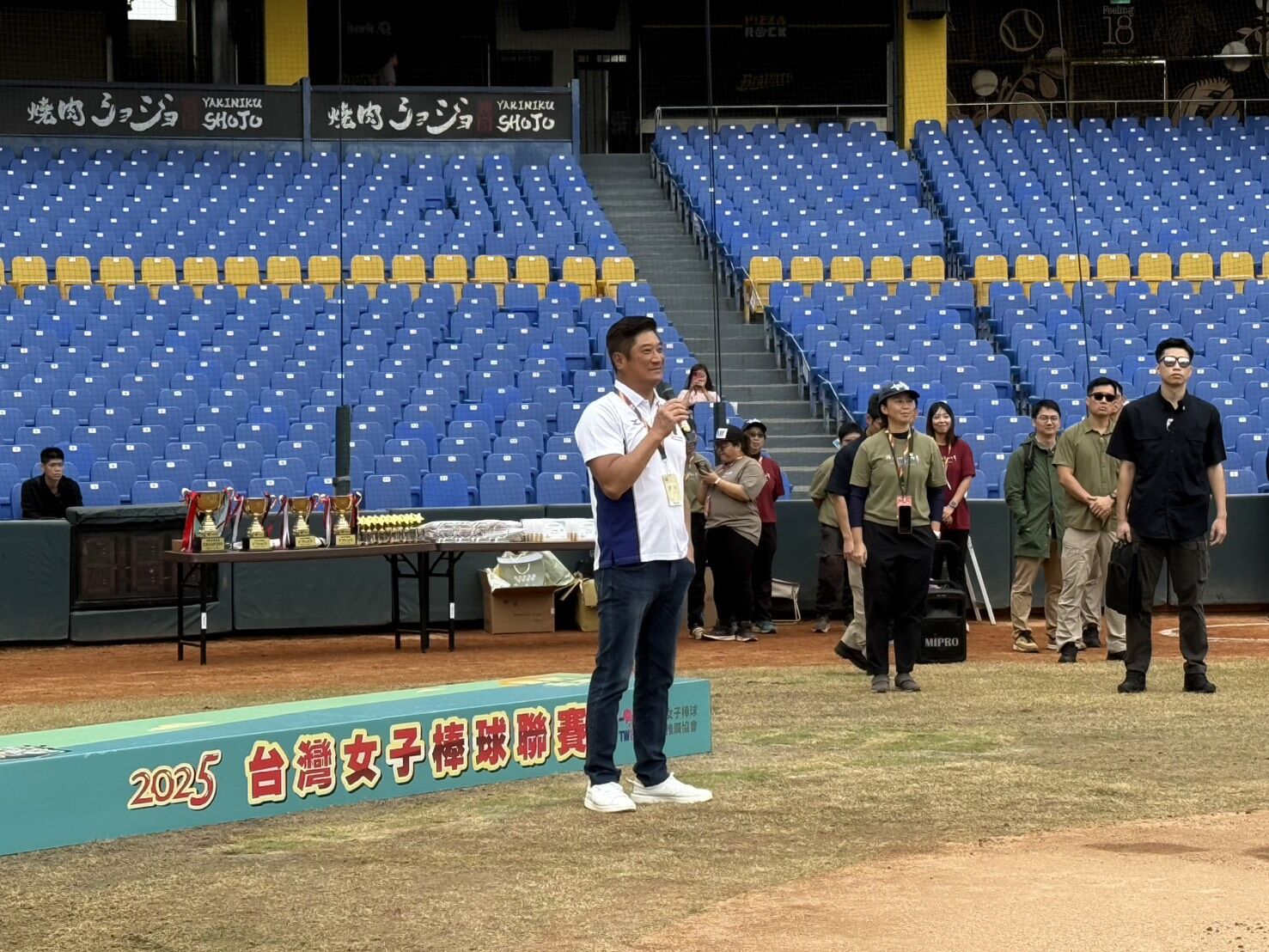 ▲▼中華棒協理事長辜仲諒力挺女子棒球。（圖／中國信託提供）