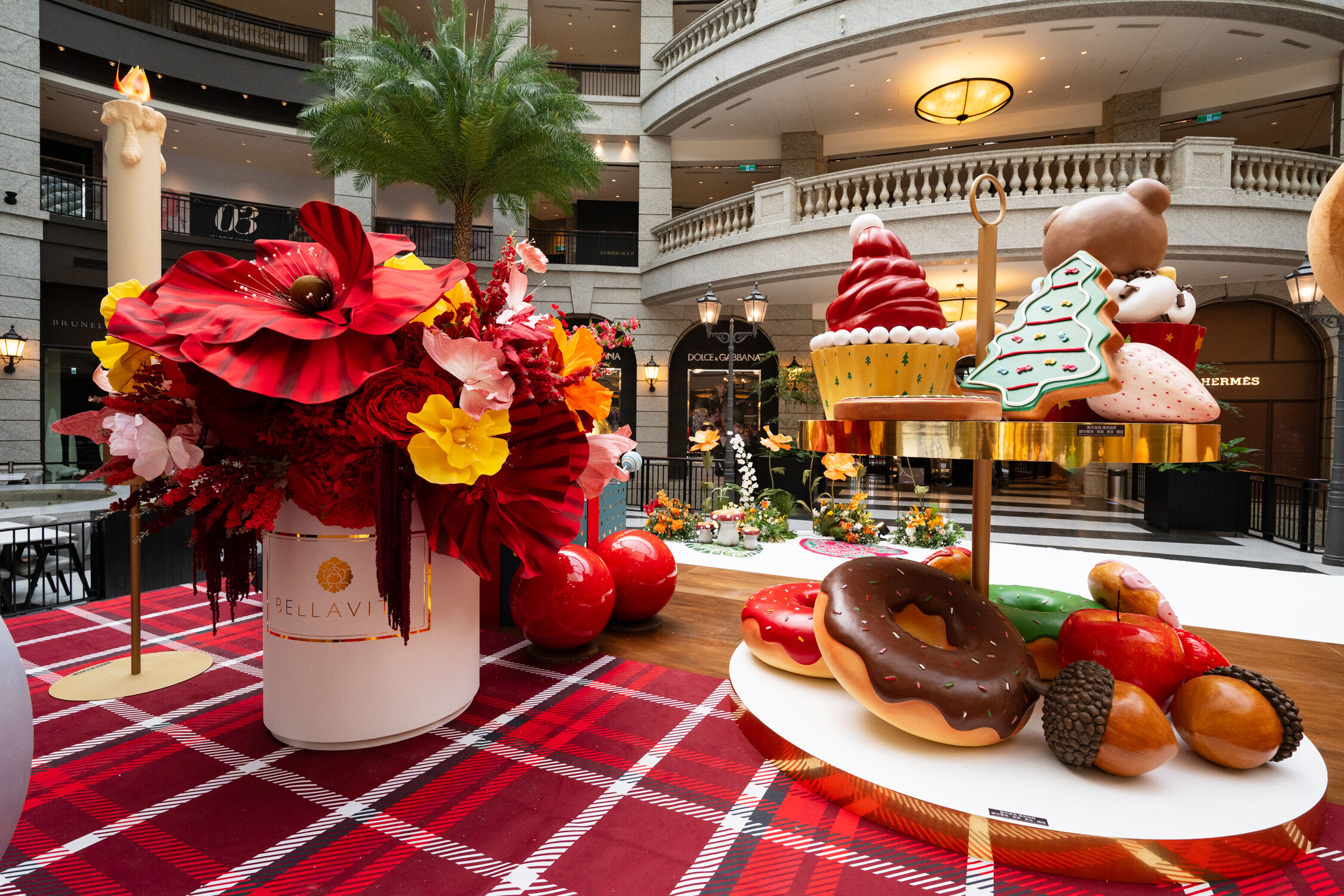 ▲BELLAVITA巨熊餐桌2025年耶誕造景。（圖／業者提供）