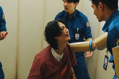 李英宏演思覺失調受刑人失控自殘　施名帥脫口「直直撞」全場笑翻