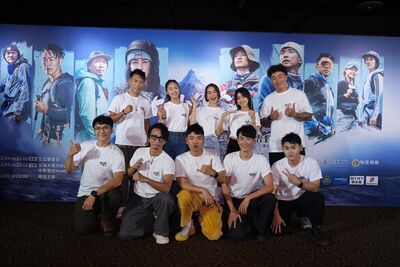 實境挑戰極限！郭泓志憂無法回家爆哭　男星誤喝乾燥劑狂吐：差點死掉