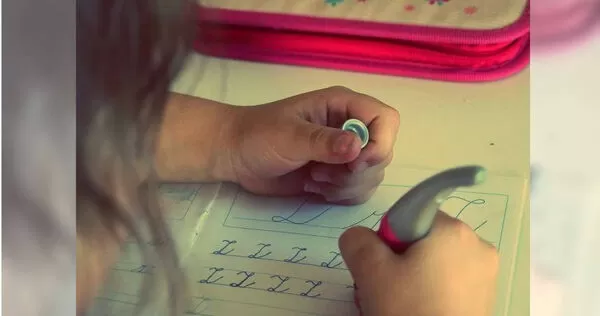 根據方案，學生可依個人作息調整「熔斷時間」，確保睡前仍有放鬆空間。（示意圖／Pixabay）