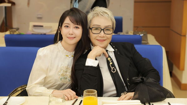 ▲▼ 孟庭葦和楊惠姗開心合影。（圖／麥帕思文化傳媒提供）