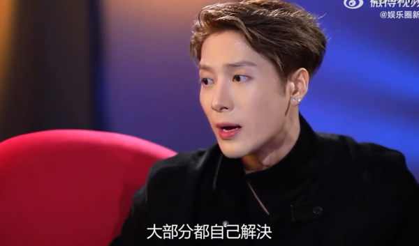 ▲王嘉爾大方回答私人問題。(圖/翻攝自微博)