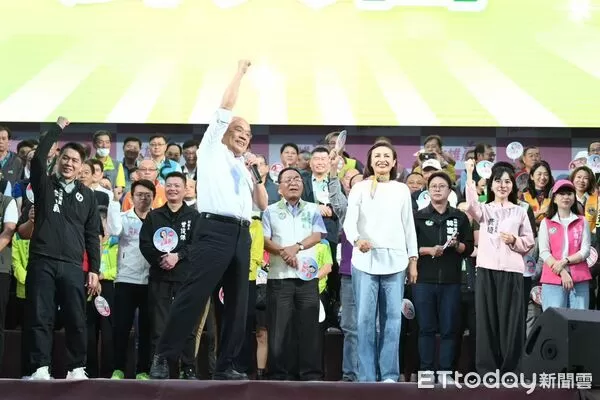 ▲▼蘇貞昌助攻邱議瑩「脫口1句」引爆戰火，藍營怒轟：別羞辱高雄人。（圖／記者賴文萱翻攝）