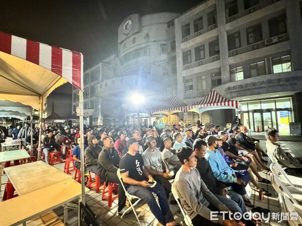 ▲東港警分局到「2025人權無國界，感恩歡聚會」現場打詐、交安宣導。（圖／記者陳崑福翻攝）