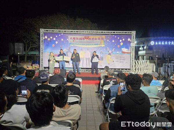 ▲東港警分局到「2025人權無國界，感恩歡聚會」現場打詐、交安宣導。（圖／記者陳崑福翻攝）