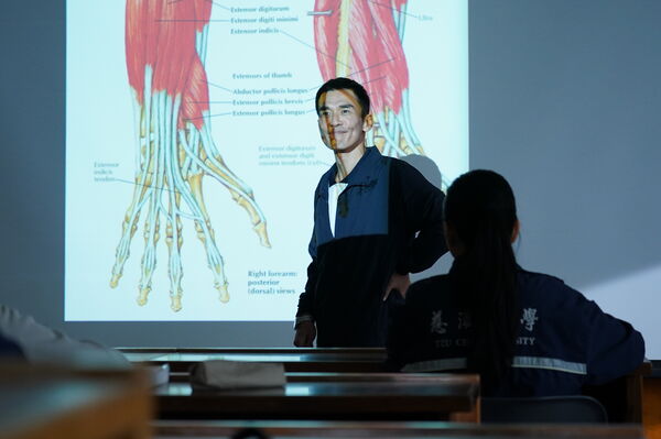 ▲《以身相許》是全臺灣第一齣以大體捐贈為核心的醫療職人劇。（圖／大愛電視提供）