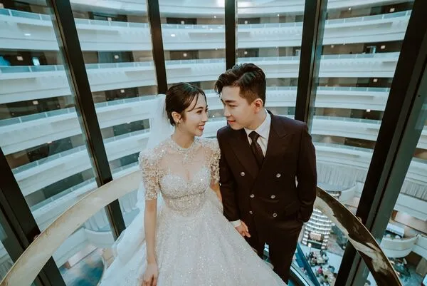 ▲▼▲Kiwi 姐姐甜蜜嫁給圈外男友。（圖／本人提供）