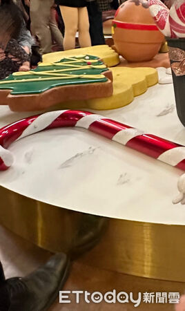 ▲貴婦百貨佈景糟破壞         。（圖／Threads@amberleaf_jh授權提供）