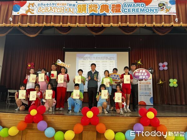 ▲台南市2025年度程式設計競賽頒獎典禮熱烈舉行，師生共享榮耀時刻。（圖／記者林東良翻攝，下同）