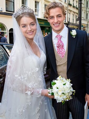 弗洛拉貼出結婚時與弟弟的合照，祝他生日快樂。（翻攝IG）