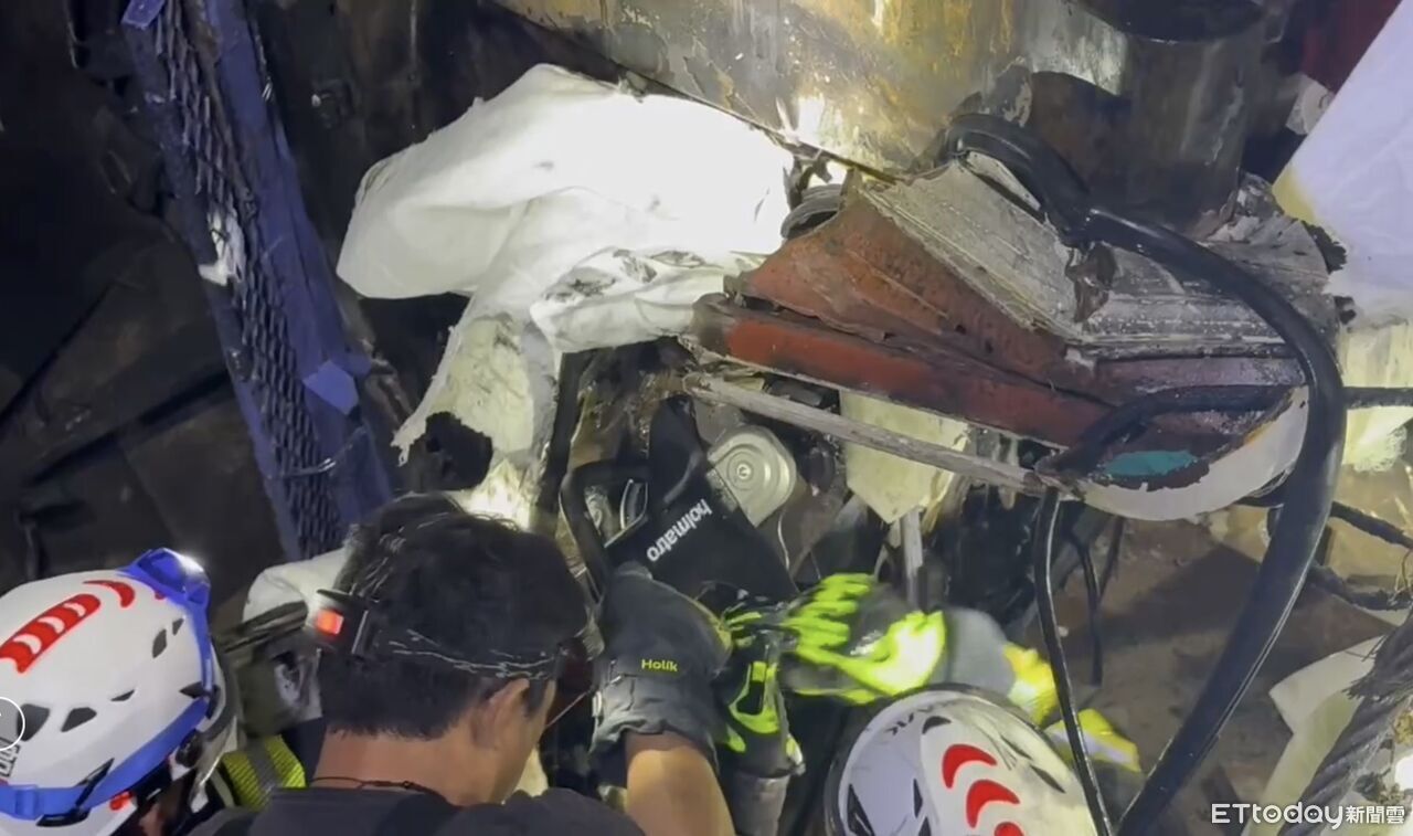 11小時馬拉松救援！台東160噸吊車翻覆起火1死1傷　驚險過程曝