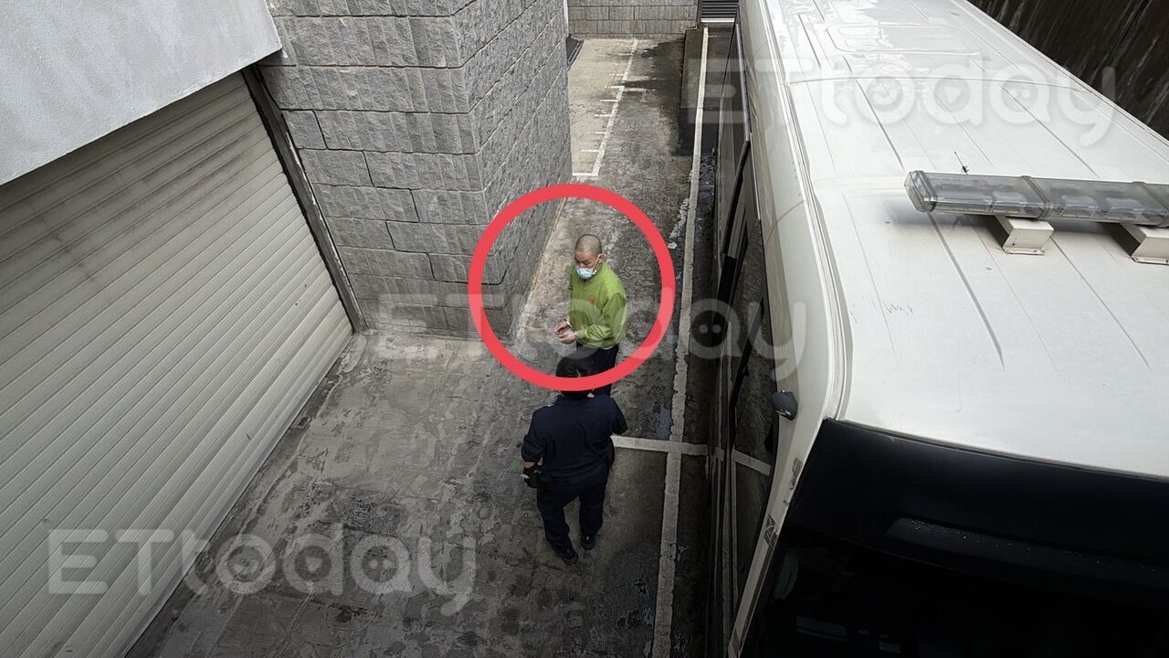 吸完喪屍煙彈！男「出門僅8分鐘」闖紅燈撞死騎士　奪命瞬間曝