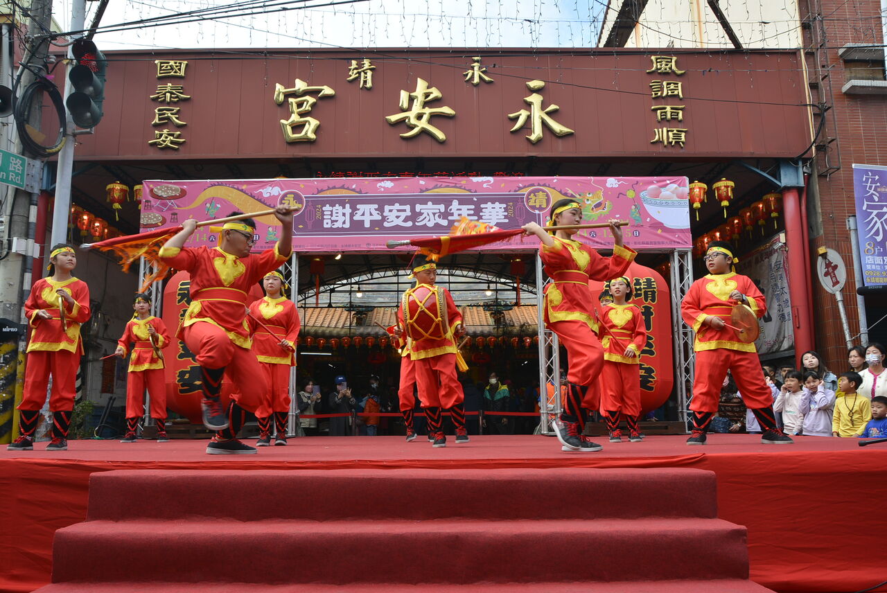 2025永靖謝平安家年華將登場!呷平安拜平安 永安宮「擲筊賽」首獎iPhone 17