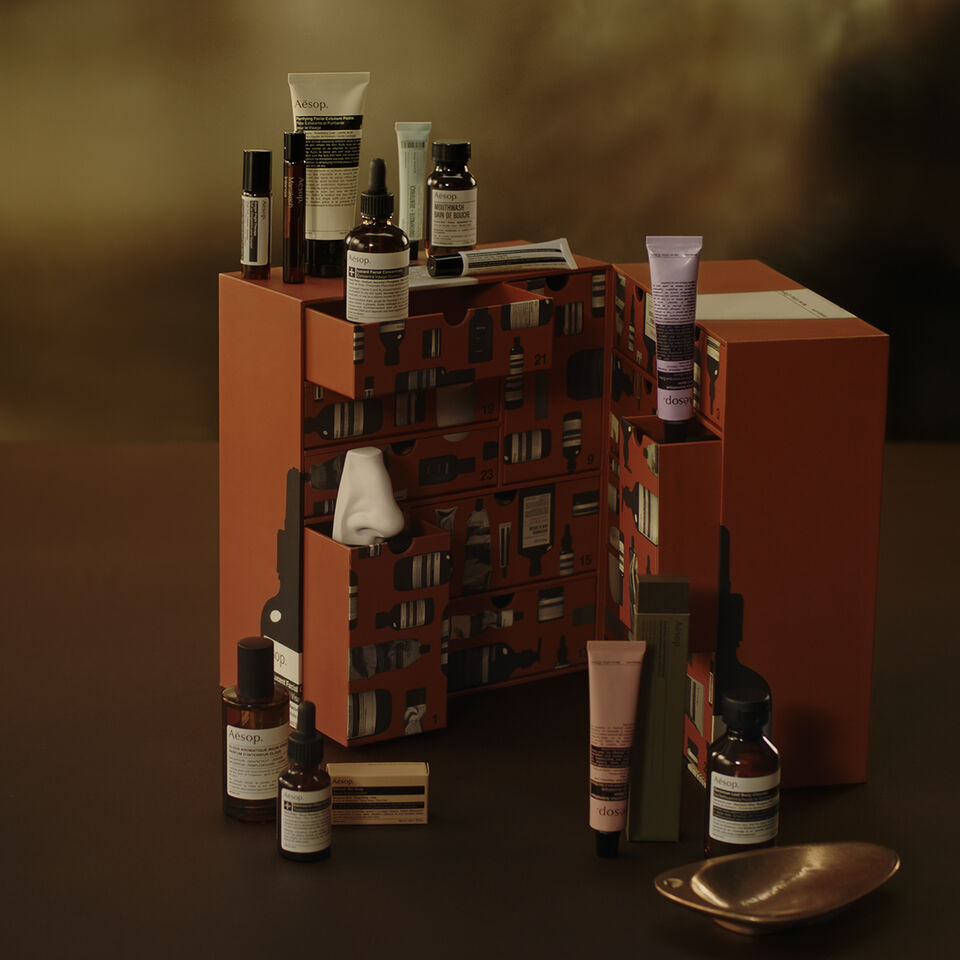 迪奧,嬌蘭,YSL,倒數月曆,美妝,聖誕節,Diptyque,肌膚之鑰,PAUL & JOE,Maison Francis Kurkdjian,Acqua di Parma,M&middot;A&middot;C,Kiehl&rsquo;s,契爾氏,克蘭詩,benefit,THE BODY SHOP,SHIRO,Aesop,。（圖／品牌提供）