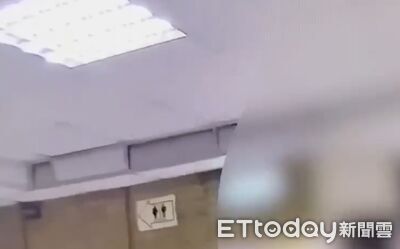 旅行社業務躲大樓女廁　偷拍女童被抓包！手機「滿滿私密照」