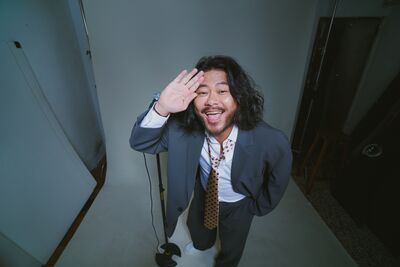 男星開演「觀眾只有3個」含老闆+店員　流男兒淚認：每週被質疑！