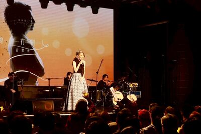 賴佩霞唱一半突「重逢亡母」　難掩情緒「激動大爆哭」！　