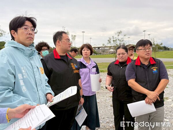 ▲▼河道內大量砂石堆積，幾乎掩蓋原本水流動線，且距離河濱運動步道僅數公尺，潛藏極大風險。（圖／花蓮市公司所提供，下同）