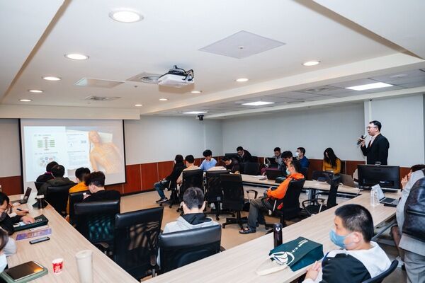 ▲台灣青年中醫論壇分享AI行銷與經營策略