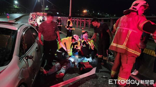 ▲夜遊釀成悲劇！22歲男台2線過彎失控自撞護欄亡。（圖／記者郭世賢翻攝）