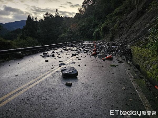 ▲太平山國家森林遊樂區內道路宜專1線8.5公里處邊坡落石。（圖／太平山莊提供，下同）
