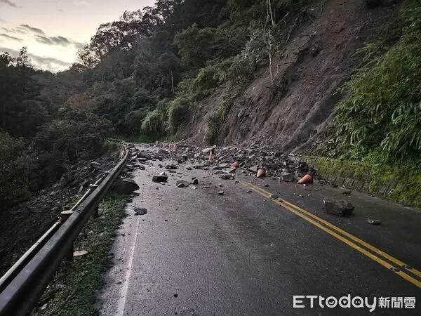 ▲太平山國家森林遊樂區內道路宜專1線8.5公里處邊坡落石。（圖／太平山莊提供，下同）