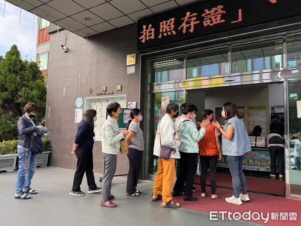 ▲發票券換水果月曆。（圖／屏東縣政府提供）