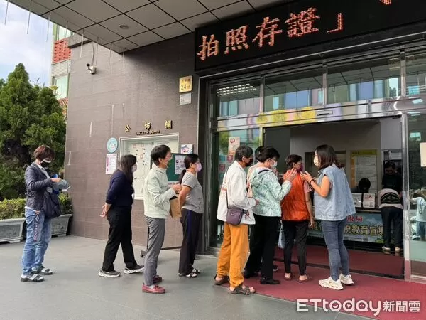 ▲發票券換水果月曆。（圖／屏東縣政府提供）