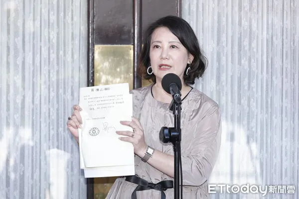 ▲▼民進黨立委吳思瑤抨擊民、國兩黨通過之法案。（圖／記者湯興漢攝）