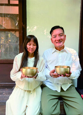 ▲▼ 頌缽大師田定豐與療癒女王朱衍舞將在明年舉辦舉辦大型「聲波療癒分享會」。（圖／唱戲世界娛樂提供）