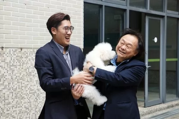 ▲王世堅(右)與台北海大機車教授林威克。（圖／台北海大提供）