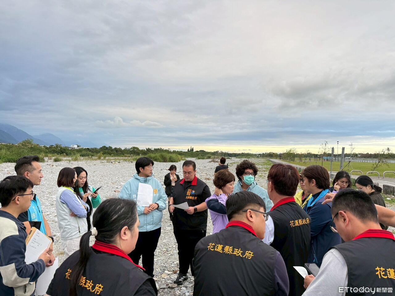 砂石掩蓋水流動線!花蓮國福橋美崙溪嚴重淤積 市長籲縣府正視