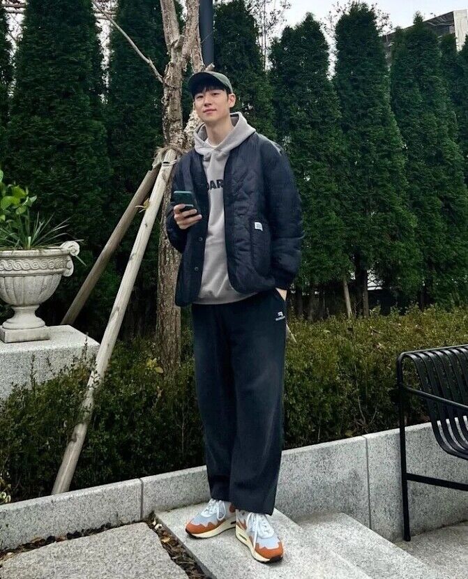 李帝勳41歲仍有少年感！用帽T、寬褲、球鞋穿出零違和的鄰家氣質