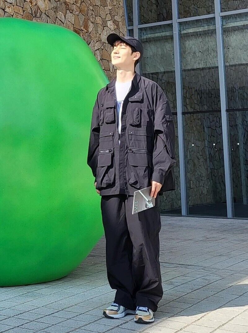 李帝勳41歲仍有少年感！用帽T、寬褲、球鞋穿出零違和的鄰家氣質