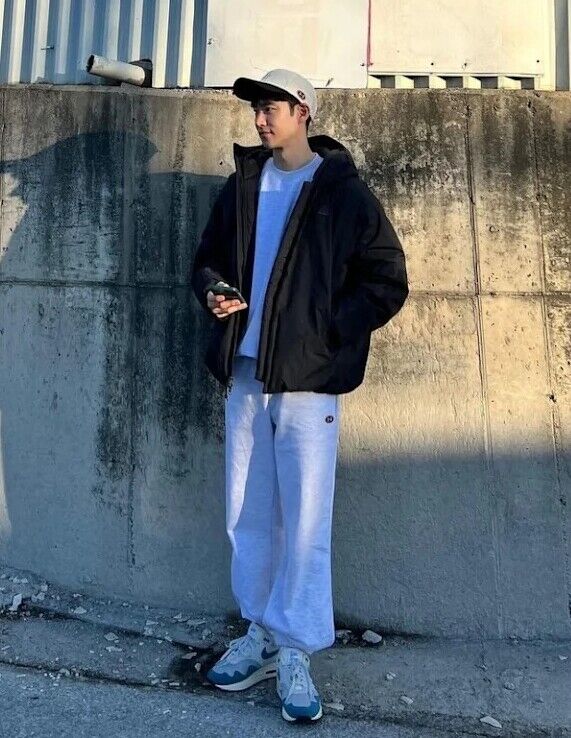 李帝勳41歲仍有少年感！用帽T、寬褲、球鞋穿出零違和的鄰家氣質