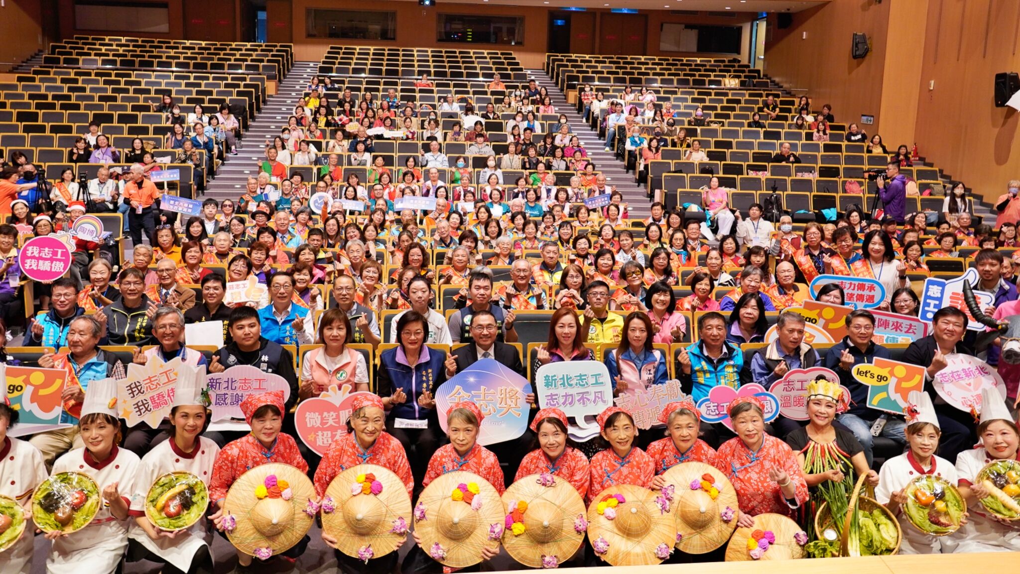 ▲新北金志獎表揚志工與團隊。（圖／新北市社會局提供）