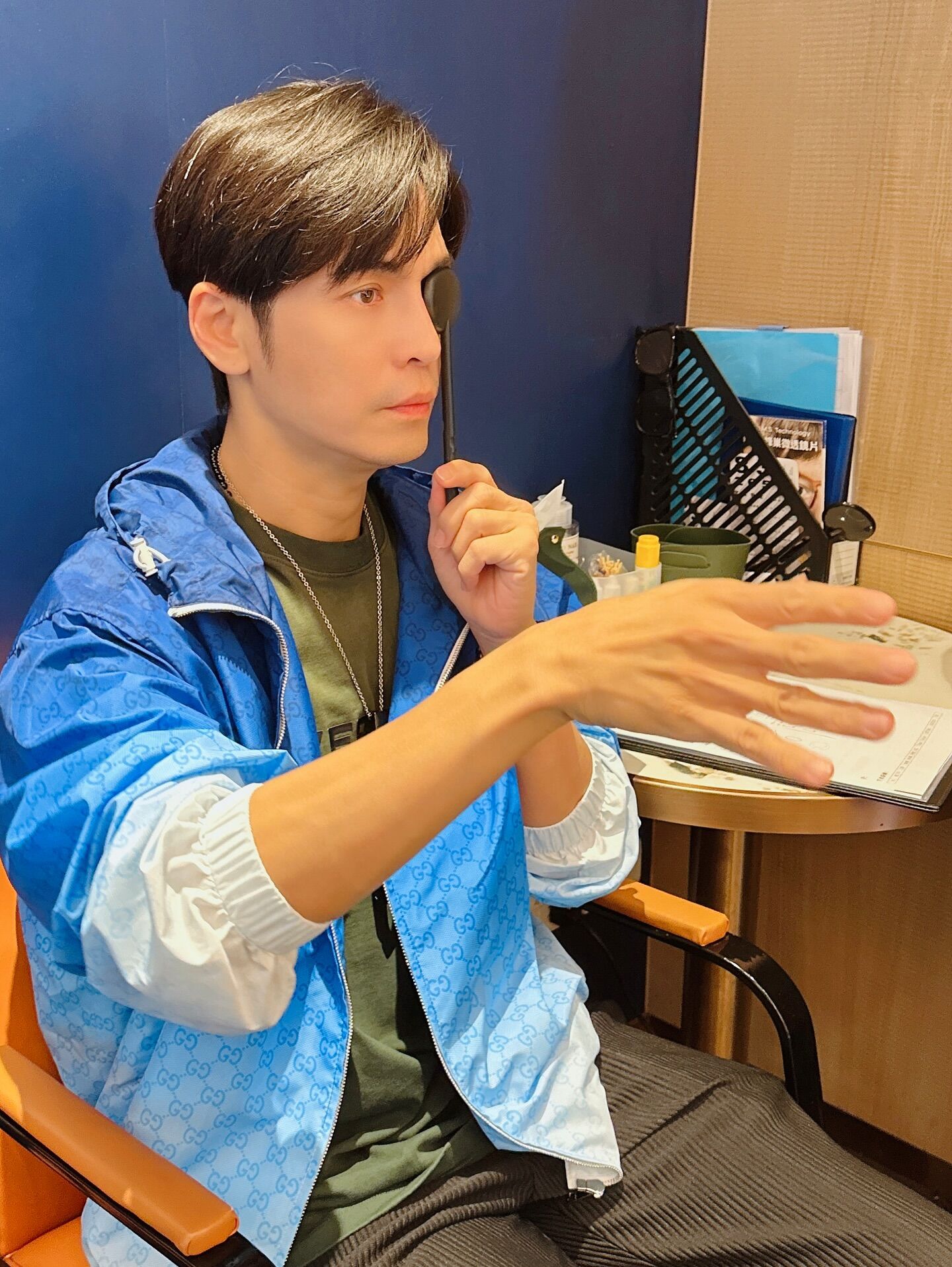 ▲▼Gino「眼睛巨乾」決定動手術！長年罹修格蘭氏症。（圖／翻攝自Instagram／gino.t）